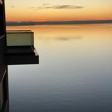 Luxury Apartment *